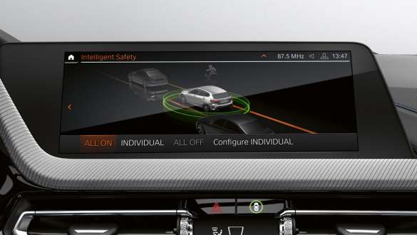 BMW 1 Series F40, Driving Assistant BMW 1 Series F40 Control Display with the driver assistance system Driving Assistant