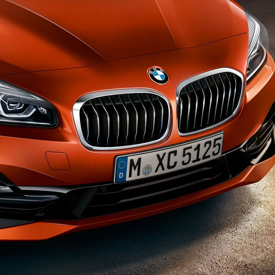 Double kidney grille BMW 2 Series Active Tourer Double kidney grille BMW 2 Series Active Tourer F45 Sunset Orange metallic close-up front