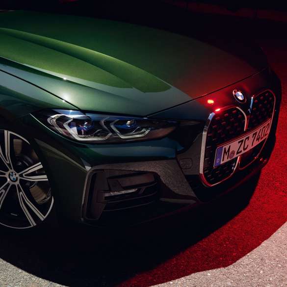 Front view double kidney grille BMW 4 Series Convertible G23 2020 BMW 4 Series Convertible G23 2020 Sanremo Green metallic front view standing close-up double kidney grille