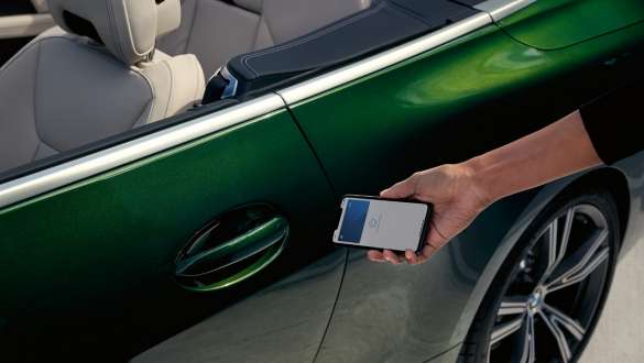 Digital Key BMW 4 Series Convertible G23 Digital Key BMW 4 Series Convertible G23 2020 BMW is opened with Smartphone