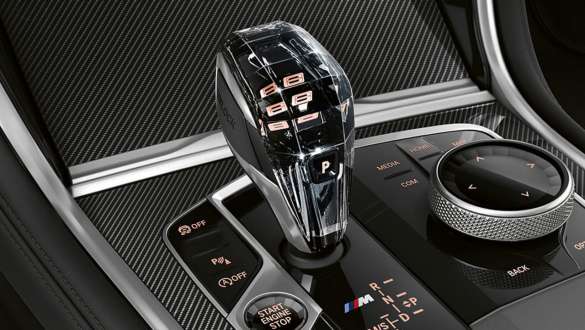'CraftedClarity' glass application BMW 8 Series Coupé G15 LCI Facelift 2022 'CraftedClarity' glass application BMW 8 Series Coupé G15 LCI Facelift 2022 close-up gear selector