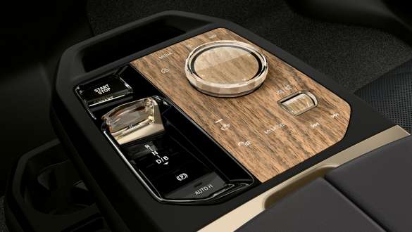 BMW iX M60 i20 2022 electric SUV BMW iDrive centre console interior BMW iX M60 i20 2022 electric SUV BMW iDrive centre console interior