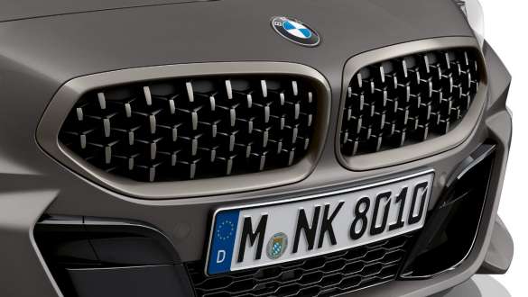 Double kidney grille BMW Z4 M40i Roadster G29 Double kidney grille with mesh design BMW Z4 M40i Roadster G29 2019 BMW Individual Frozen Grey metallic close-up front