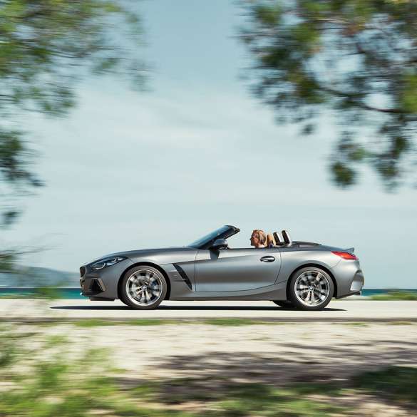 Exterior BMW Z4 M40i G29 BMW Z4 Roadster M40i G29 2019 Cabrio BMW Individual Frozen Grey metallic side view