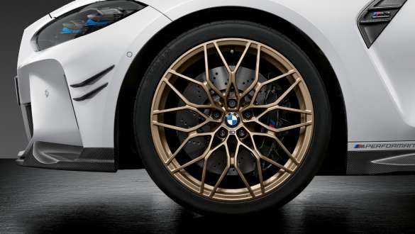 M Performance forged wheel Cross-spoke style 1000 M Frozen Gold Bronze BMW M4 Competition Convertible with M xDrive G83 2021 BMW M4 Competition Convertible with M xDrive G83 2021 M Performance forged wheel Cross-spoke style 1000 M Frozen Gold Bronze close-up