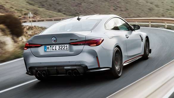 CSL specific driving dynamics BMW M4 CSL G82 BMW M4 CSL G82 BMW Individual Frozen Brooklyn Grey metallic three-quarter three-quarter rear view driving on the street