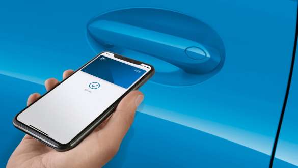 BMW Digital Key BMW 8 Series Coupé M Automobiles F92 LCI Facelift 2022 Hand holding smartphone in front of car door BMW Digital Key BMW 8 Series Coupé M Automobiles F92 LCI Facelift 2022 close-up