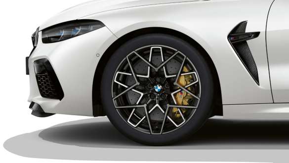 20" M light alloy wheels Starspoke style 813 M Bi-Colour BMW M8 Competition Gran Coupé F93 LCI Facelift 2022 BMW M8 Competition Gran Coupé F93 LCI Facelift 2022 BMW Individual Frozen Brilliant White metallic 20" M light alloy wheels Starspoke style 813 M Bi-Colour Close-up