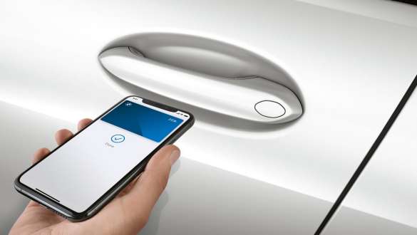 BMW Digital Key BMW 8 Series Gran Coupé M Automobiles F93 LCI Facelift 2022 BMW 8 Series Gran Coupé M Automobiles F93 LCI Facelift 2022 BMW Digital Key Hand holds smartphone on door handle
