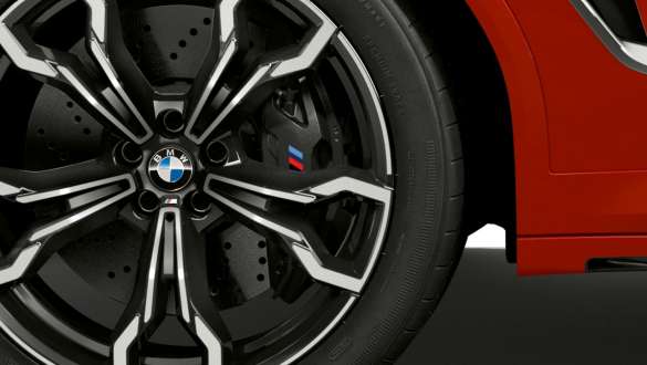 M Compound brakes in black BMW X4 M Competition F98 LCI Facelift 2021 BMW X4 M Competition F98 LCI Facelift 2021 M Compound brakes in black close-up