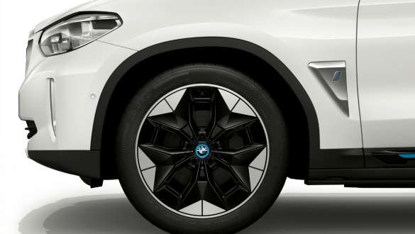 20" aerodynamic wheels 843 Bicolour BMW iX3 G08 20" aerodynamic wheels 843 Bicolour with mixed tyres BMW iX3 G08 2020 Mineral White metallic close-up wheel