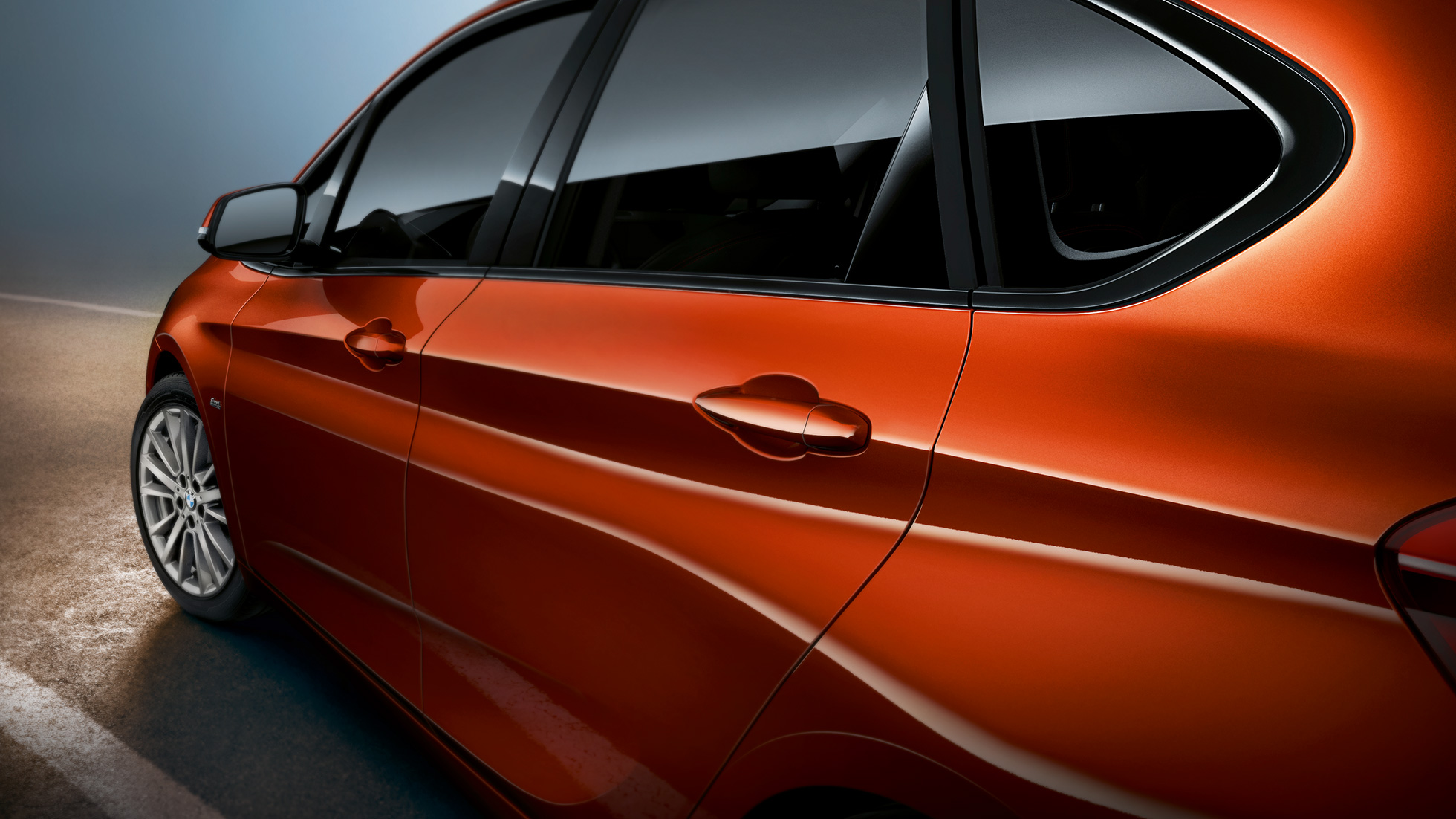 Close-up side BMW 2 Series Active Tourer BMW 2 Series Active Tourer F45 Sunset Orange metallic close-up side