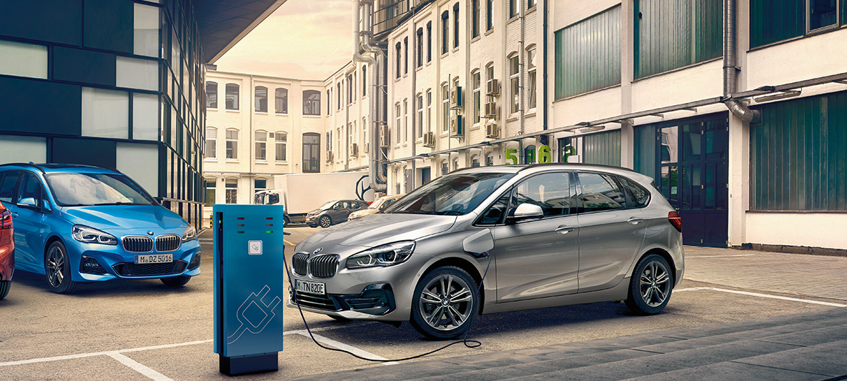 BMW 225xe Active Tourer BMW 225xe Active Tourer F45 standing at loading station