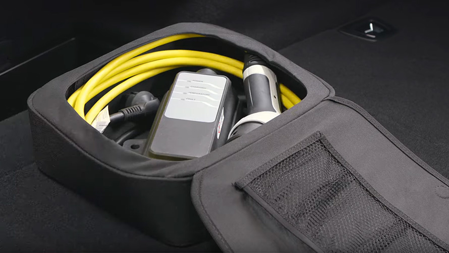 Plug-in hybrid BMW X3 xDrive30e charging G01 2021 Plug-in hybrid BMW X3 xDrive30e charging G01 2021