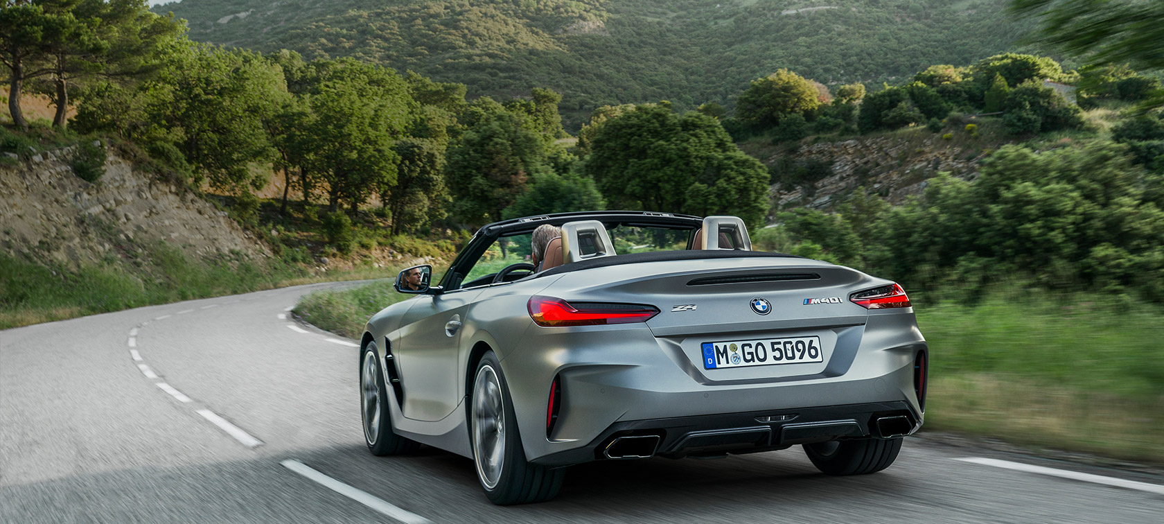 Three-quarter rear view BMW Z4 M40i G29 BMW Z4 M40i G29 2019 Cabrio BMW Individual Frozen Grey metallic three-quarter rear view