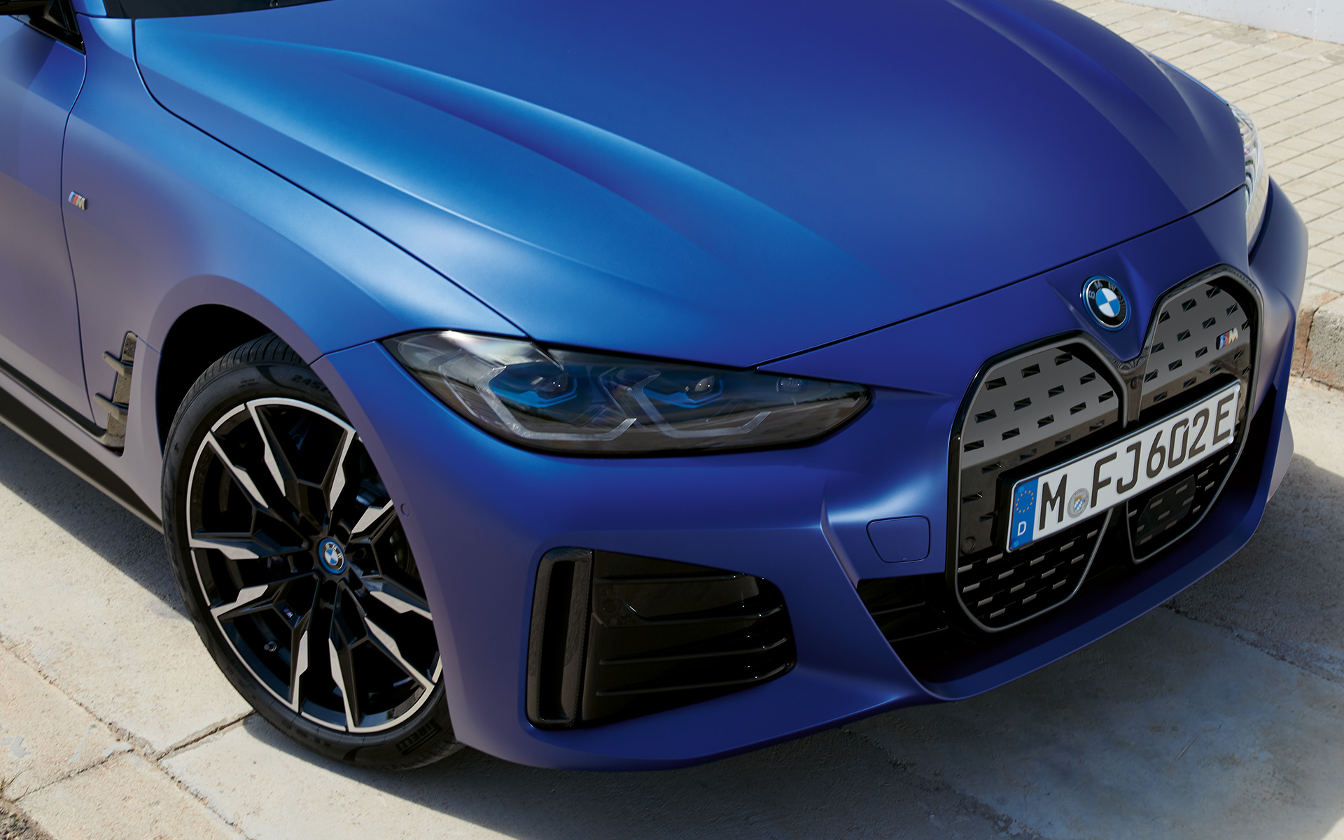BMW i4 M50 G26 2021 BMW Individual Frozen Portimao Blue metallic three-quarter front view top shot