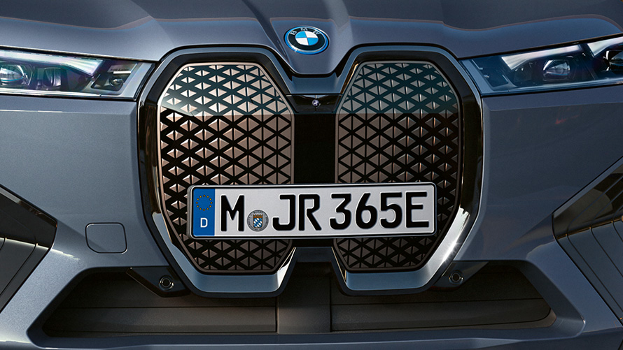 Shy Tech BMW kidney BMW iX M60 i20 2022 electric SUV BMW Individual Storm Bay metallic BMW iX M60 i20 2022 electric SUV BMW Individual Storm Bay metallic front view vertical BMW kidney grille Shy Tech