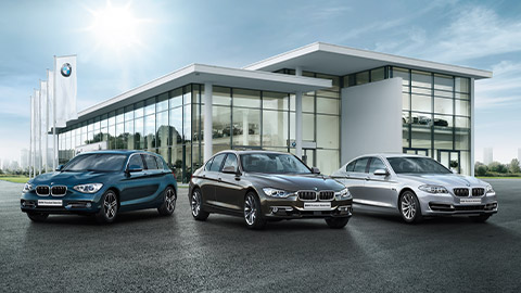 BMW vehicles standing in front of BMW dealer BMW M Series BMW vehicles standing in front of BMW dealer